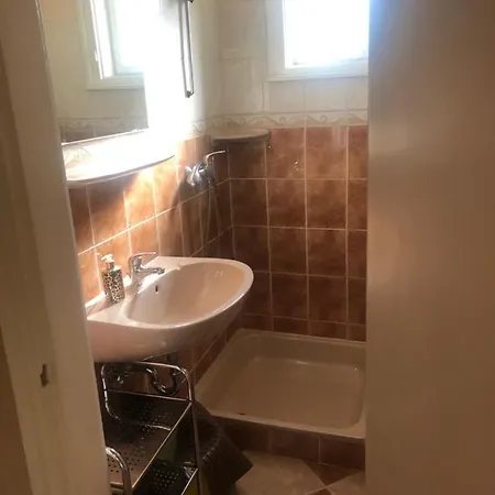 Oeroekzoeld شقة بالاتونفينيفيس