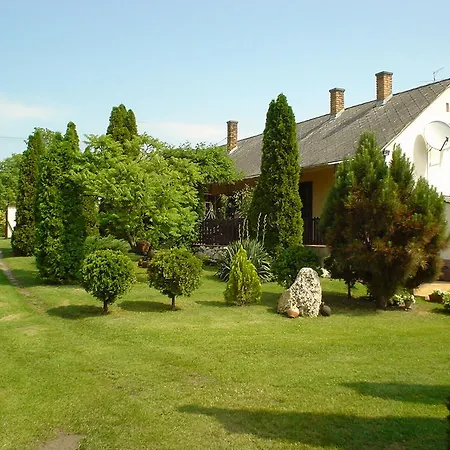 Oeroekzoeld بالاتونفينيفيس